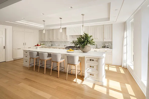 16 5th Avenue, 8